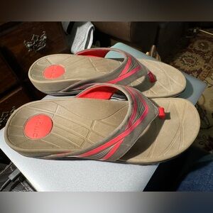 Vionic Women's Slip-On Atlas Flip Flops Sandals Brown Red Size 9 Arch